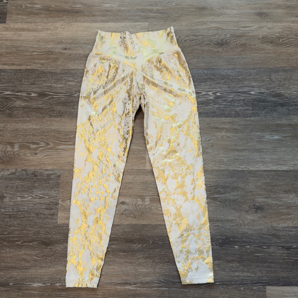 BuffBunny Leggings - Picture 4 of 11